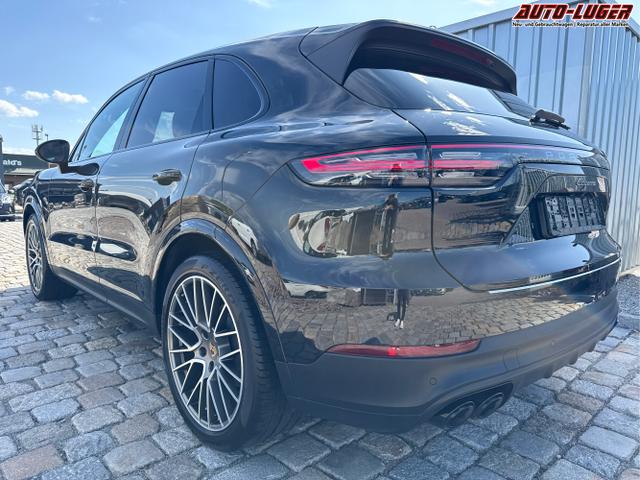 Porsche / Cayenne / Schwarz / / / 
