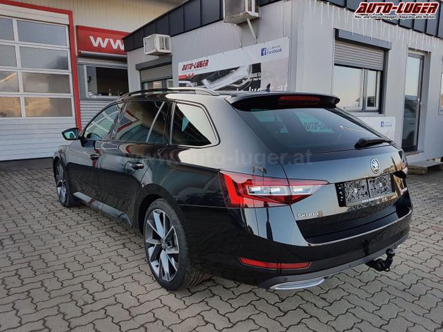 Skoda / Superb Combi / Schwarz / / / 