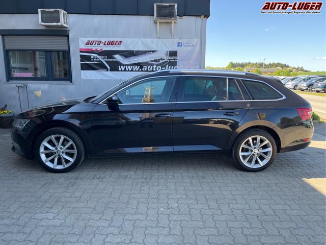 Skoda / Superb Combi / Schwarz / / / Superb Combi 2.0 TDI Style 4x4