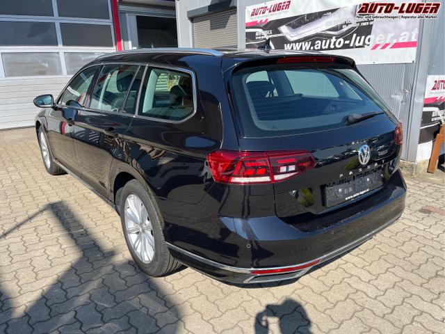 Seat / Ibiza / Schwarz / / / Passat Variant 2.0 TDI Elegance