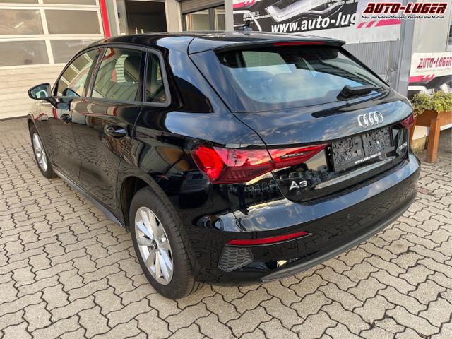 Volkswagen / Touran / Schwarz / / / A3 30 2.0 TDI Sportback basis