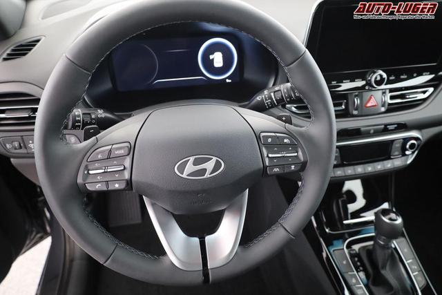 Hyundai i30 Kombi 1.0 T-GDI DCT Family, Navi, ACC, Side, Winter, 17-Zoll, Klimaautomatik 