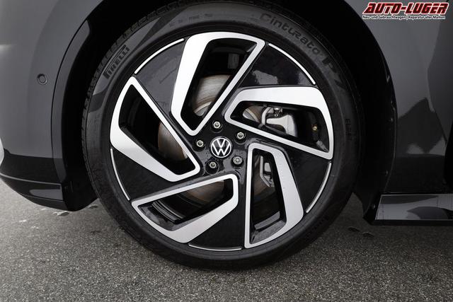 Volkswagen ID.7 Pro Black, AHK, HuD, IQ.Light, IQ.Drive, AreaView, Side, Winter, 20-Zoll 