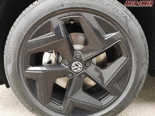 Volkswagen Tiguan 2.0 TDI 110 kW R-Line DSG Head Up Black 360 AHK 