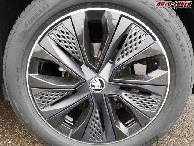 Skoda Karoq Sportline 2.0TDI DSG 4x4 AHK Matrix Navi ACC 