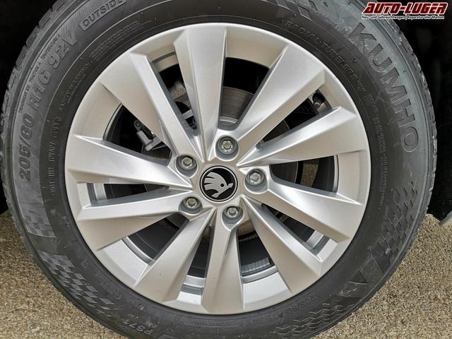 Skoda Octavia Combi 2.0 TDI 110 kW Selection Kombi DSG AHK Navi GV5 