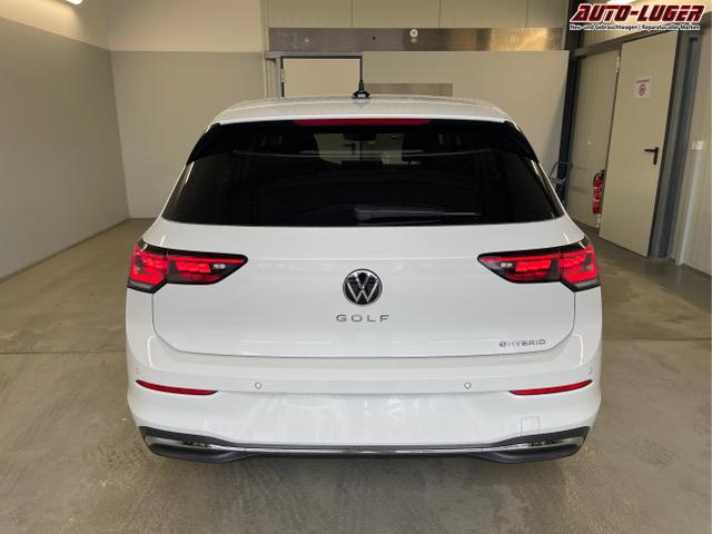 Volkswagen / Golf / Wei&szlig; / / / 1.5 eHybrid 150kW/204PS DSG IQ.Light+Navi+Travel Assist+HUD+Winterpaket