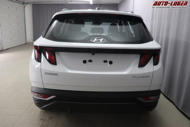 Hyundai Tucson 1.6 T-GDI 6MT 2WD Family MY23 110kW Polar White Sitzpolsterung in Stoff Schwarz