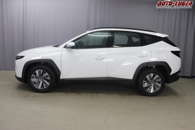Hyundai Tucson 1.6 T-GDI 6MT 2WD Family MY23 110kW Polar White Sitzpolsterung in Stoff Schwarz