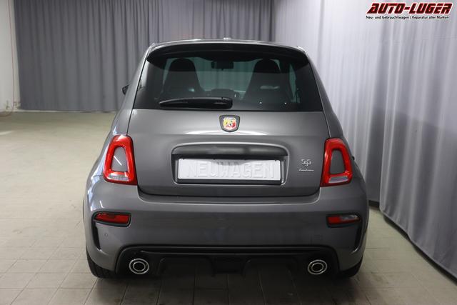 595 & 695 MY23 595 1.4 T-Jet 121 kW (165 PS) MT 695 - Record Grau 557 - Integral-Sportsitze Leder Schwarz "3L3 Komfort-Paket: Bi-Xenon Scheinwerfer, Beats® Audio Soundsystem 3L4 Tech-Paket 5DP Record Grau 9SV, Gutschrift Mopar BMC Sportluftfilter und Tankdeckel aus Aluminium A67 Linea Turismo"