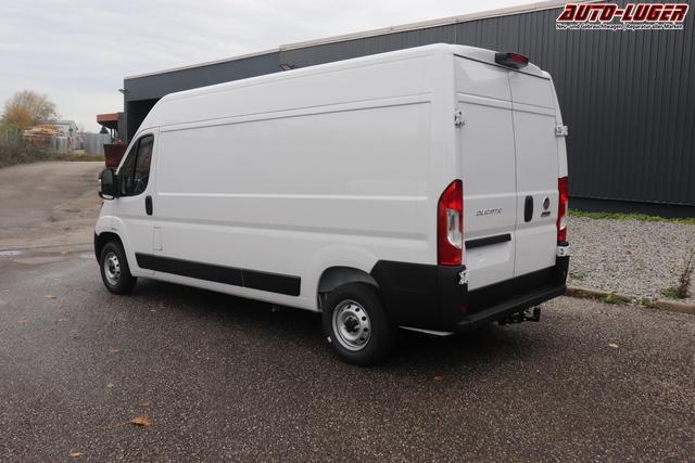 Fiat Professional Ducato series 9 35 L4H2 Kawa verblecht 140 MJT Euro-6D-Final MT 549 - Ducato Weiß "076 Sitzbezug Schwarz mit Ducato-Logo auf Kopfstütze" "502 Beifahrerairbag für Beifahrerdoppelsitz 5W3 Paket ""Techno Nav"" 5W6 Paket ""Visibility"" 5YJ Paket ""City"" 619 Heckflügeltüren 260 Grad Öffnung (Bei Auswahl Opt. 619 i.V.m. 519.muss Opt. 029 mitbestellt werd 6JA Starre Anhängerkupplung 835 Ablagefach im Dach (Serie bei Maxi 40 + Doka) 92P Kraftstofftank 75 Liter JKU 230-Volt-Steckdose an der Mittelkonsole 077 verstärkte Federn hinten SERIE"