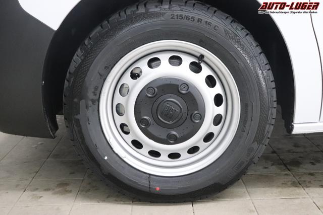 Fiat Scudo L3 2.0 145PS MT 549 - WEISS 969 - Standard Sitze "980 vollwertiges Ersatzrad 9A1 Pack Visibility Schweibenwischer mit Regensensor Elektrische und beheizbare Außenspiegel, anklappbar Nebelscheinwerfer Serie: 516 Heckflügeltüren 450 Höhenverstellbarer Fahrersitz 056 Berganfahrhilfe 149 Trennwand ohne Fenster 025 Klimaanlage"