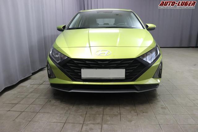Hyundai i20 Comfort 1.2 58 kW (79 PS) Klimaanlage, Navigationssystem, Radio mit DAB, Apple CarPlay & Android Auto, Rückfahrkamera, Einparkhilfe hinten, Lichtsensor, Spurhalteassistent, Fernlichtassistent, Verkehrszeichenassistent uvm. 