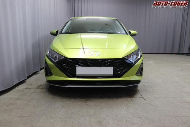 Hyundai i20 Family 1.0 T-GDI 73 kW (100 PS) Navigationssystem, Klimaautomatik, Sitzheizung, Lenkradheizung, Radio mit DAB, Apple CarPlay & Android Auto, Rückfahrkamera, Einparkhilfe hinten, Lichtsensor, Spurassistent, Fernlichtassistent, Verkehrszeichenassistent uvm. 