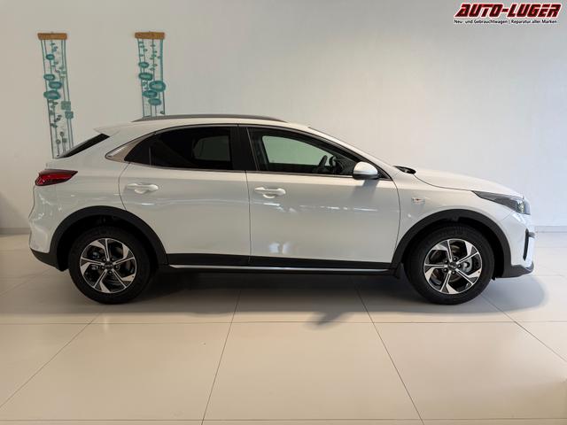 KIA XCEED Deluxe White