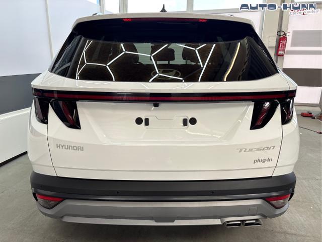 Hyundai / TUCSON / Weiß / / / PANO SHZ v+h 18 ALU