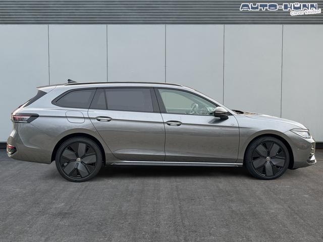 Volkswagen / Passat Variant / Grau / / / 4WD+AHK+PANO+HARMAN+19+BLACK STYLE