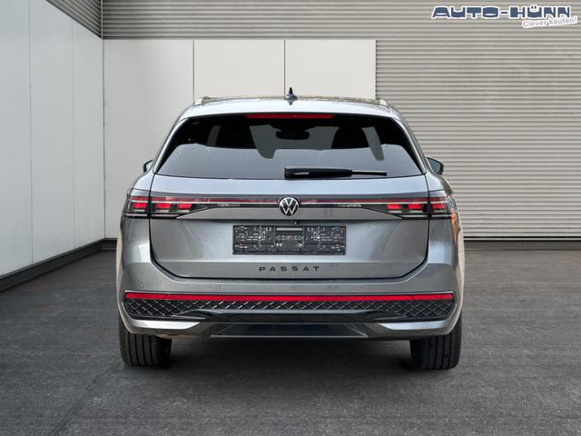Volkswagen / Passat Variant / Grau / / / 4WD+AHK+PANO+HARMAN+19+BLACK STYLE