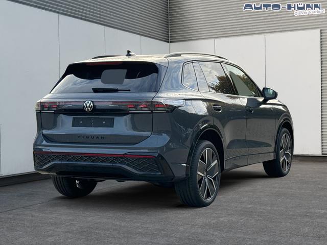 Volkswagen / Tiguan / Grau / / / PANO+HD MATRIX+AHK+NAVI+BLACK STYLE+20 LM+ACC