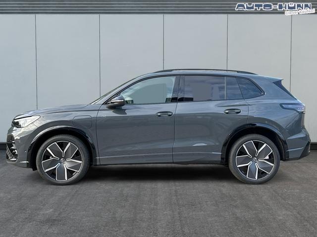 Volkswagen / Tiguan / Grau / / / PANO+HD MATRIX+AHK+NAVI+BLACK STYLE+20 LM+ACC