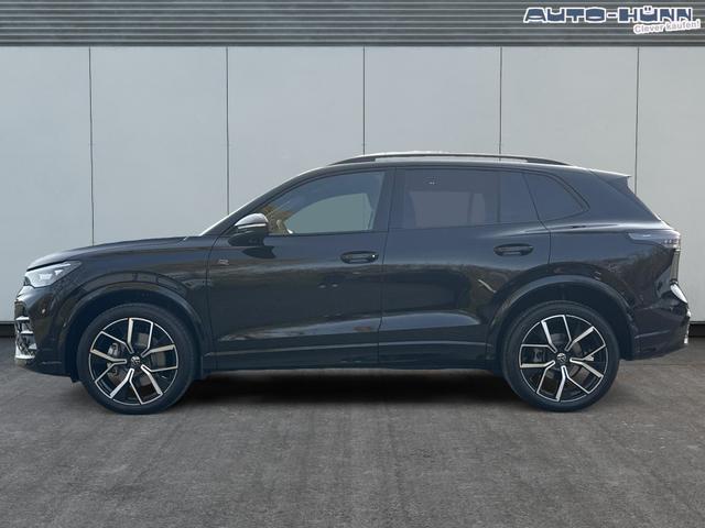 Volkswagen / Tiguan / Schwarz / / / 4x4 AHK+PANO+STANDHZG+20 ALU+eHK