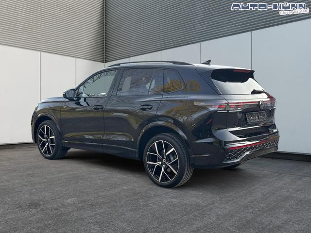 Volkswagen / Tiguan / Schwarz / / / 4x4 AHK+PANO+STANDHZG+20 ALU+eHK
