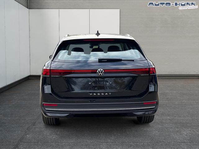 Volkswagen / Passat Variant / Schwarz / / / DSG+AHK+MASSAGE+NAVI+ACC+KAMERA+LED+17 ALU