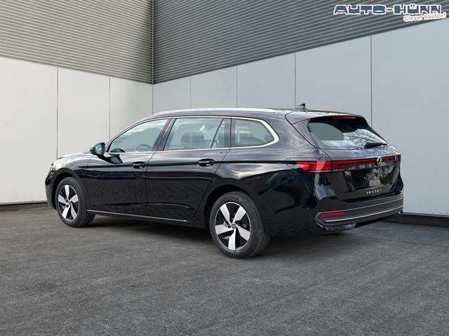 Volkswagen / Passat Variant / Schwarz / / / DSG+AHK+MASSAGE+NAVI+ACC+KAMERA+LED+17 ALU