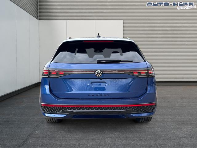 Volkswagen / Passat Variant / Blau / / / 4WD+BLACK+PANO+AHK+DCC+MATRIX+HARMAN