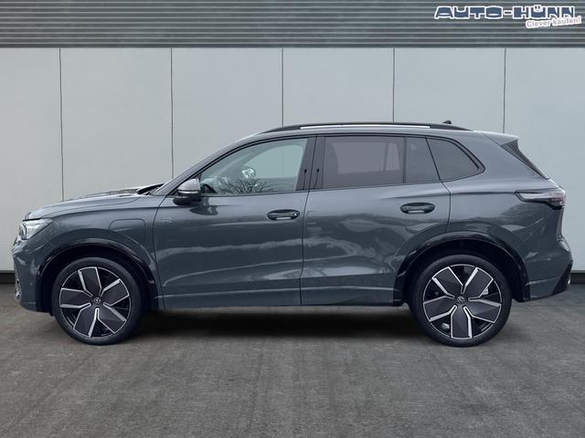 Volkswagen / Tiguan / Grau / / / PLUG-IN+PANO+AHK+HD MATRIX+NAVI+BLACK STYLE+20 LM+ACC