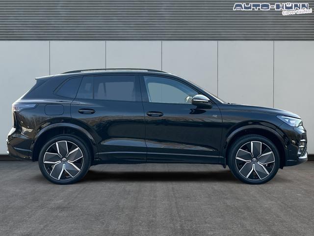 Volkswagen / Tiguan / Schwarz / / / 4 MOT+AHK+NAVI+PANORAMA+EL. HECK.+20 ALU