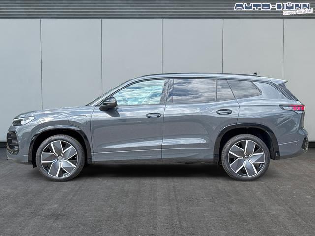 Volkswagen / Tayron / Grau / / / PLUG-IN+PANO+AHK+HuD+MATRIX+360 KAM+20ALU+ACC+eHK+BLACK STYLE