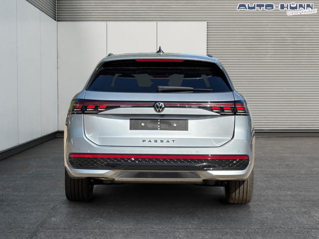Volkswagen / Passat Variant / Silber / / / LEDER+PANO+AHK+MATRIX+eHK+360 KAM+NAVI+HUD, Beispielbilder, ggf. teilweise mit Sonderausstattung