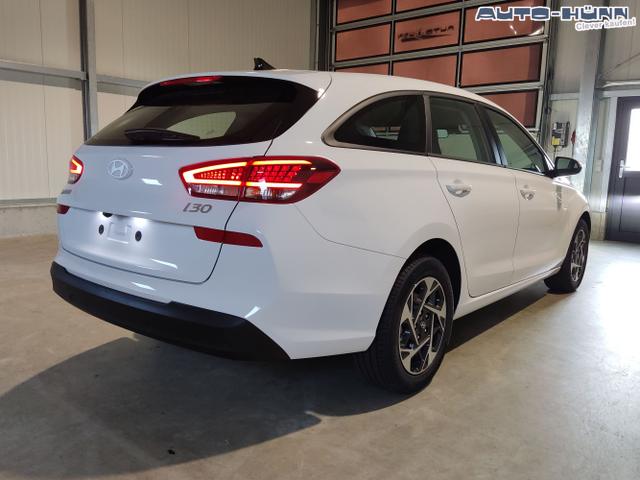 Hyundai / i30 Kombi / Weiß / / / , Beispielbilder, ggf. teilweise mit Sonderausstattung