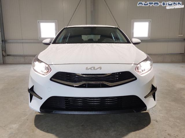 Kia / Ceed Sportswagon / Weiß / / / , Beispielbilder, ggf. teilweise mit Sonderausstattung