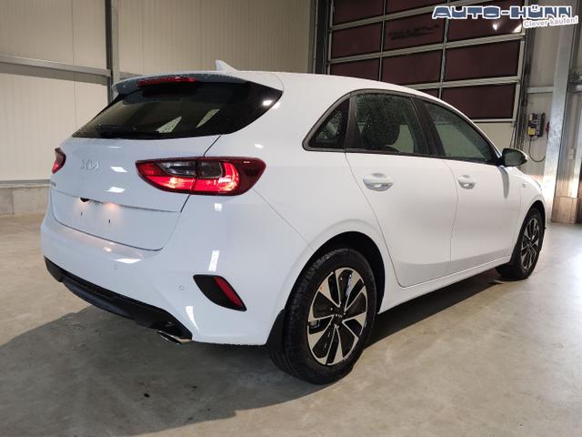 Kia / Ceed Sportswagon / Weiß / / / , Beispielbilder, ggf. teilweise mit Sonderausstattung