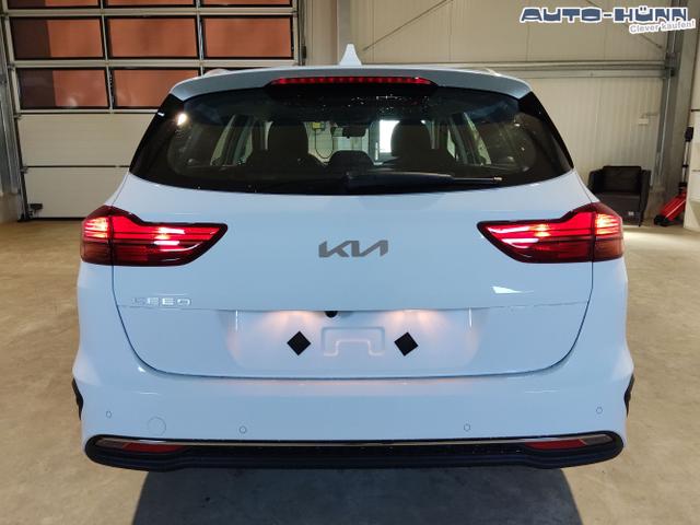 Kia / Ceed Sportswagon / Weiß / / / , Beispielbilder, ggf. teilweise mit Sonderausstattung