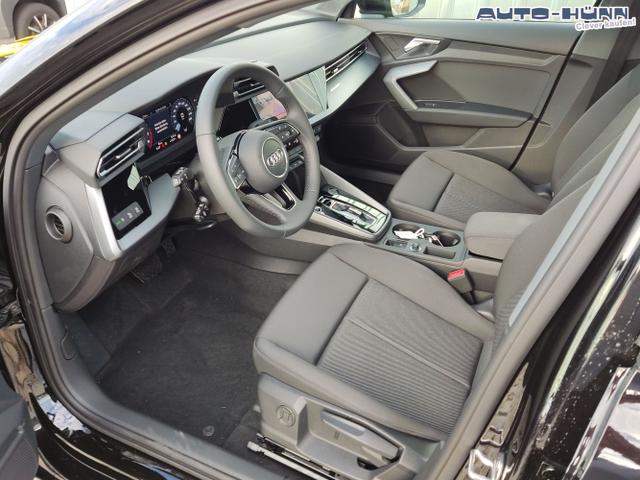 Audi / A3 Sportback / Schwarz / / / 