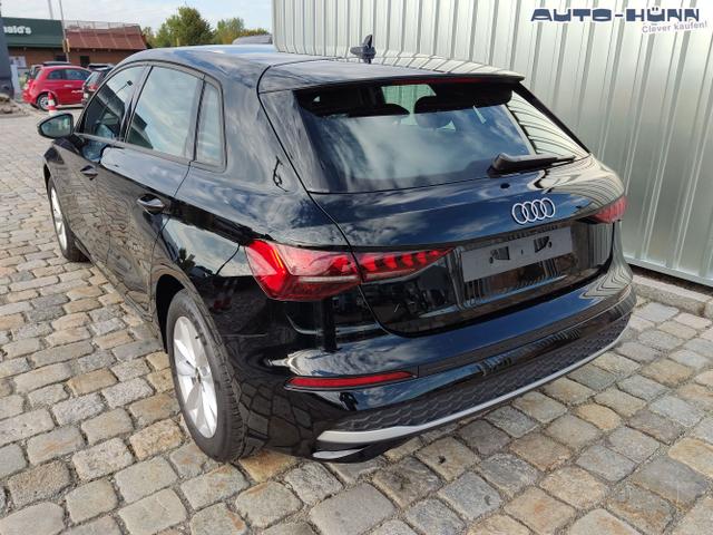 Audi / A3 Sportback / Schwarz / / / 