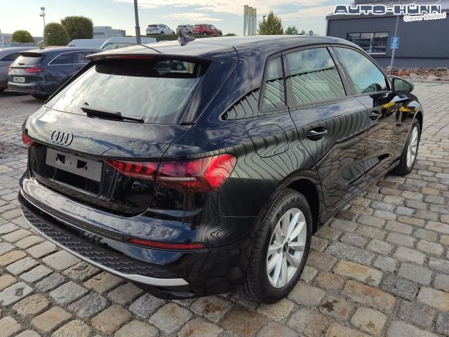 Audi / A3 Sportback / Schwarz / / / 