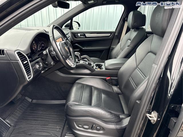 Porsche / Cayenne / Schwarz / / / 
