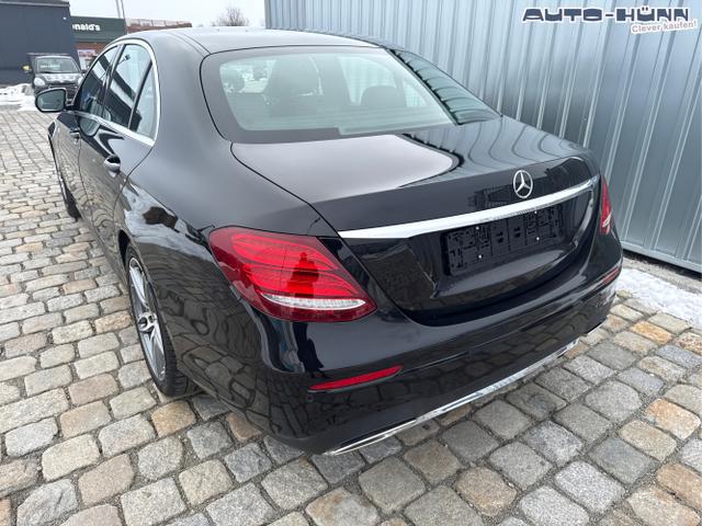 Mercedes-Benz / E-Klasse Limousine / Schwarz / / / 