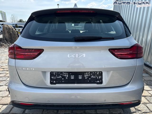 Kia / Ceed / Silber / / / , Beispielbilder, ggf. teilweise mit Sonderausstattung