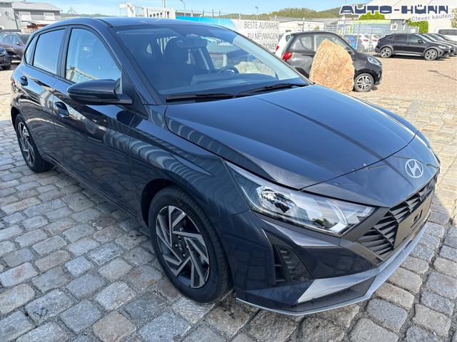 Hyundai / i20 / Grau / / / 