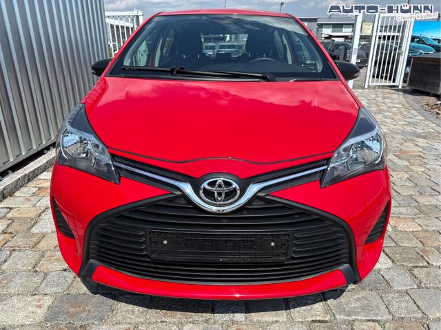 Toyota / Yaris / Rot / / / 