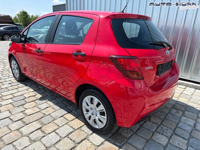 Toyota / Yaris / Rot / / / 
