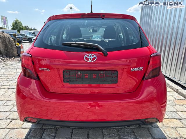 Toyota / Yaris / Rot / / / 