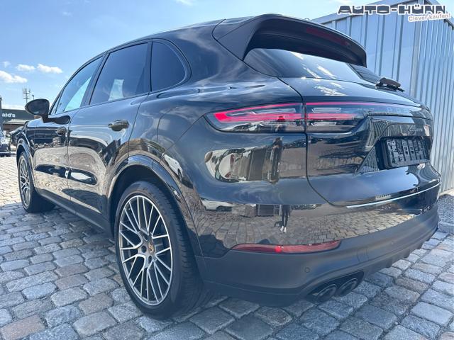 Porsche / Cayenne / Schwarz / / / 