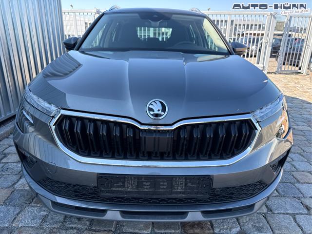 Skoda / Kamiq / Grau / / / 130 Jahre Premium Edition 1.5 TSI 150 PS DSG Anh&auml;ngerkupplung-AppleCarPlay-AndroidAuto-Winterpaket-Alcantara-DAB-Tempomat-Totwinkelassist-Kamera-SunSet-el.Heckklappe-17''Alu-Sofort, Beispielbilder, ggf. teilweise mit Sonderausstattung