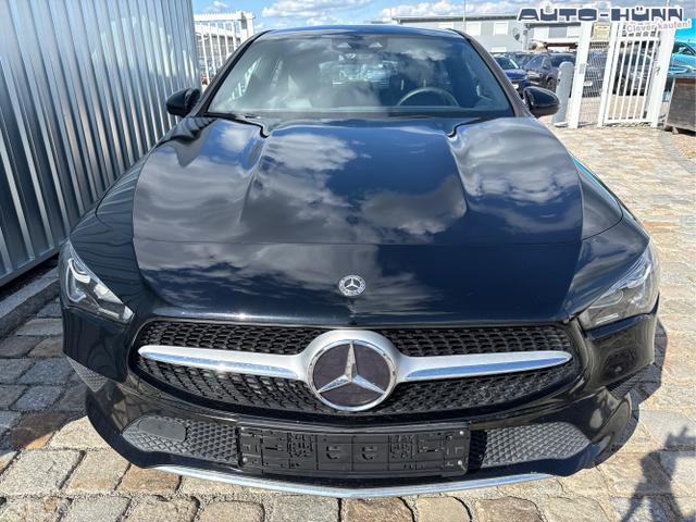 Mercedes-Benz / CLA Shooting Brake / Schwarz / / / 